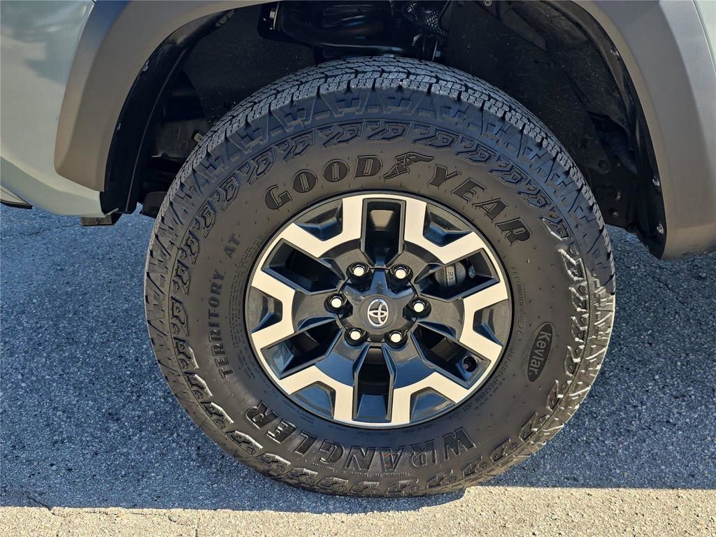 Used 2023 Toyota Tacoma TRD Off-Road w/ Advanced Technology Package image 8