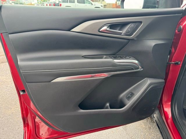 Used 2025 Chevrolet Traverse LT w/ Driver Confidence Package FWD image 16