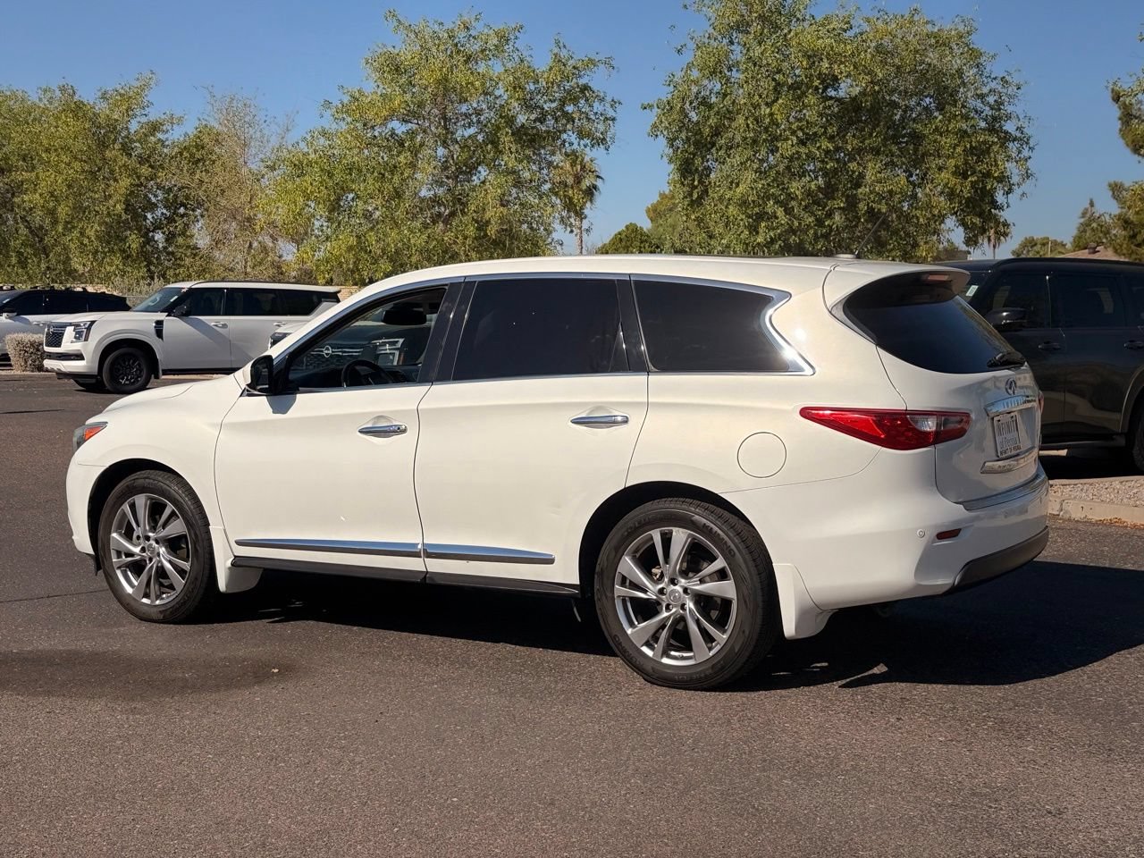 Used 2013 INFINITI JX35 FWD w/ Premium Pkg image 4