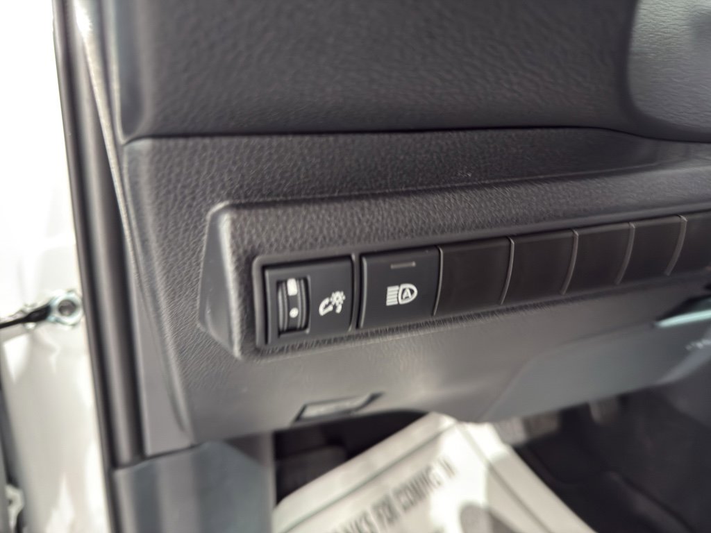 Used 2025 Toyota Corolla LE w/ Convenience Package image 28