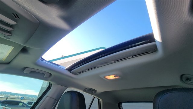 Used 2020 Chevrolet Trax LT w/ Sun & Sound Package image 32