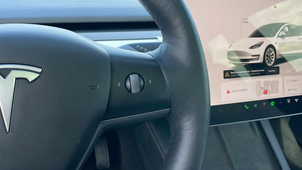 Used 2022 Tesla Model 3 Standard Range image 18