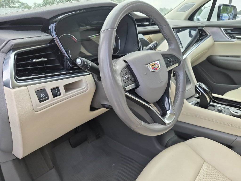 Certified 2025 Cadillac XT6 Premium Luxury w/ LPO, Floor Liner Package AWD/4WD image 14