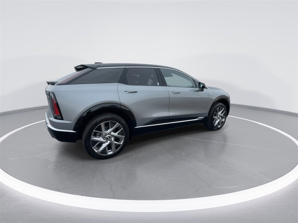 New 2026 Cadillac Optiq Luxury 2 image 8