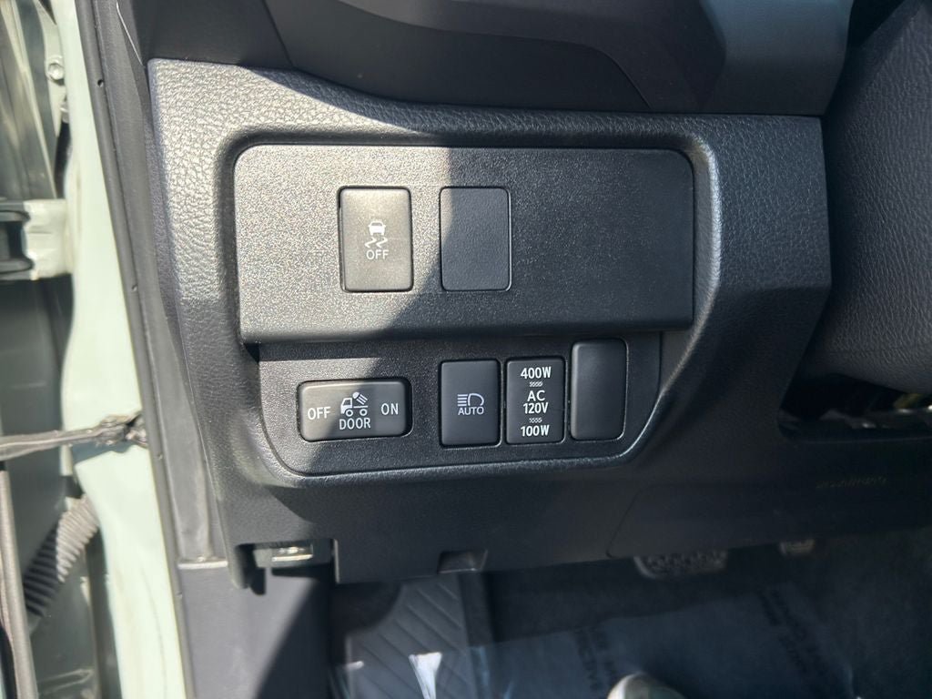 Used 2022 Toyota Tacoma TRD Off-Road AWD/4WD image 19