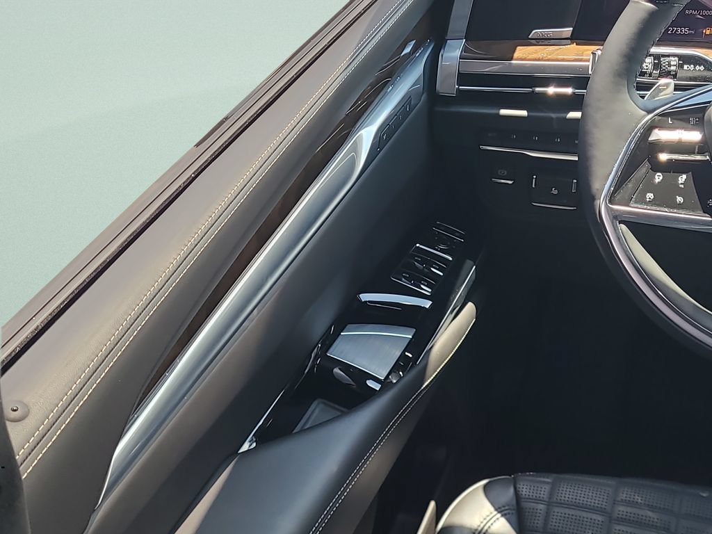 Used 2025 Cadillac Escalade Sport Platinum w/ LPO, Floor Liner Package AWD/4WD image 19