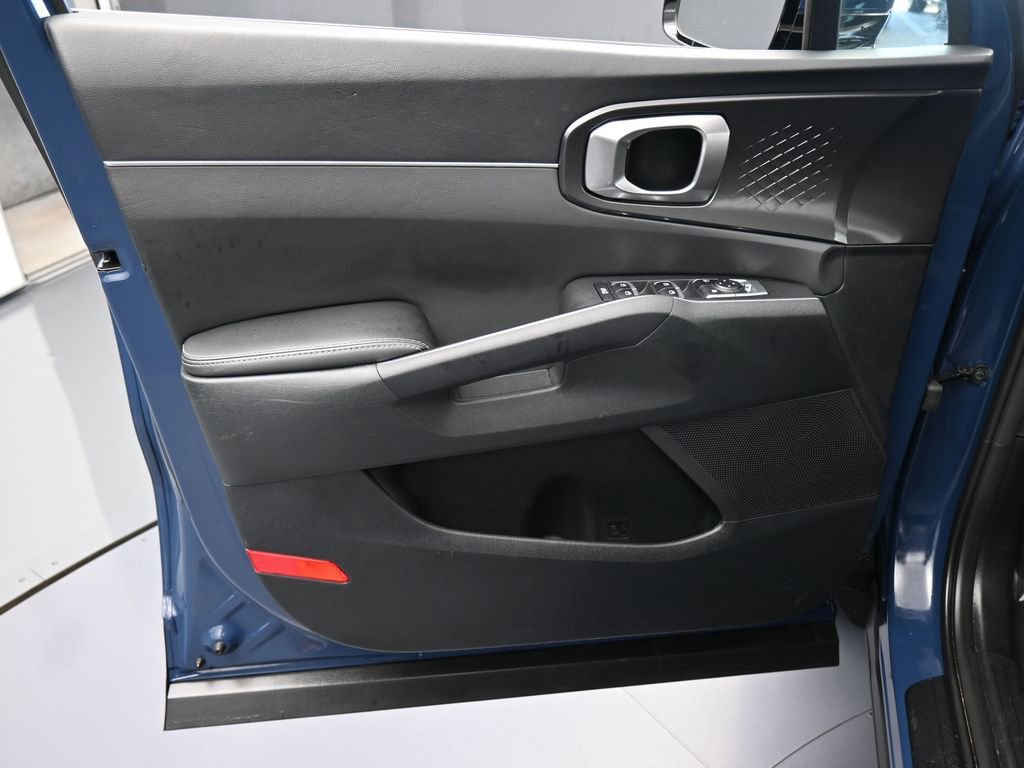 Used 2025 Kia Sorento S w/ Panoramic Sunroof Package image 14