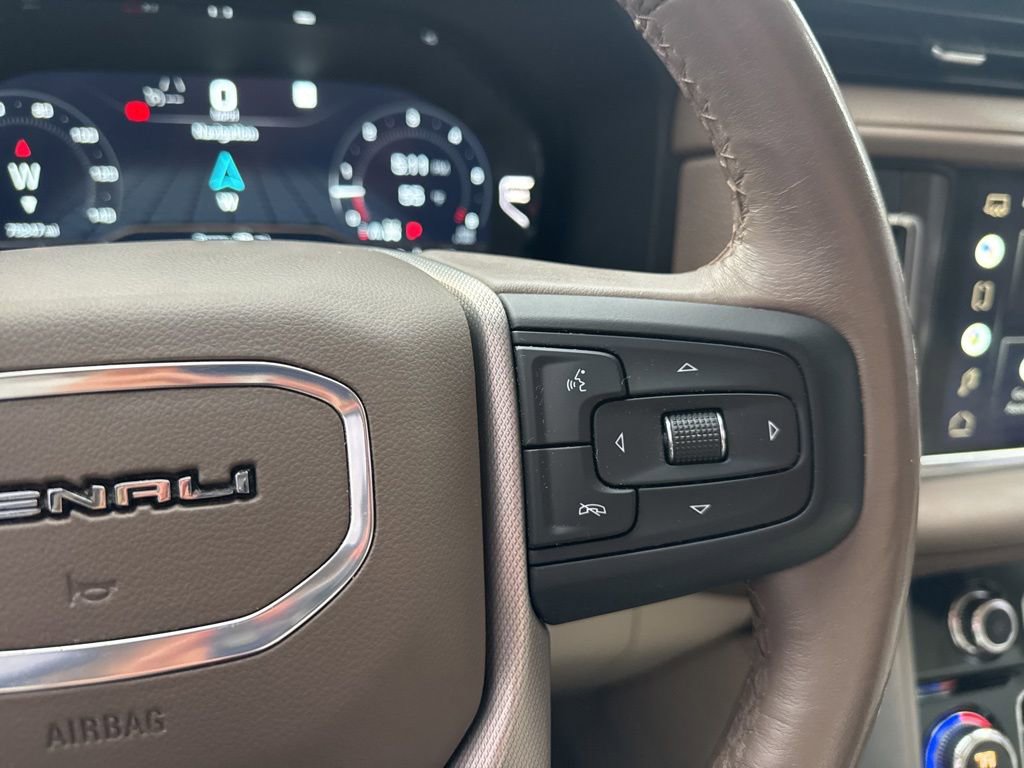 Used 2022 GMC Yukon XL Denali w/ Denali Premium Package image 23