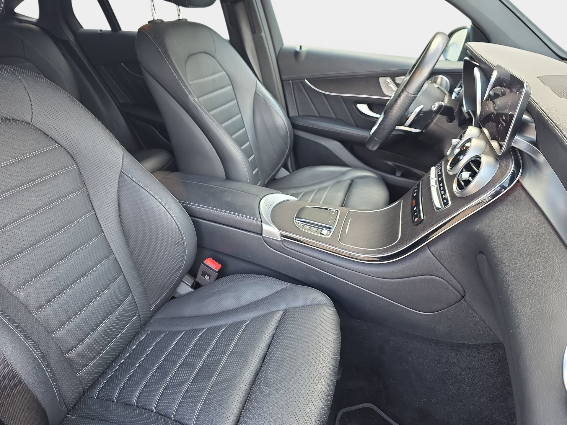 Used 2023 Mercedes-Benz GLC 300 4MATIC Coupe image 10
