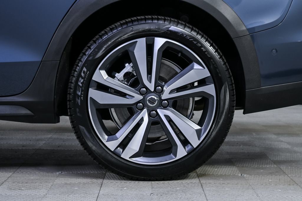 Used 2025 Volvo V60 B5 Cross Country Plus image 38