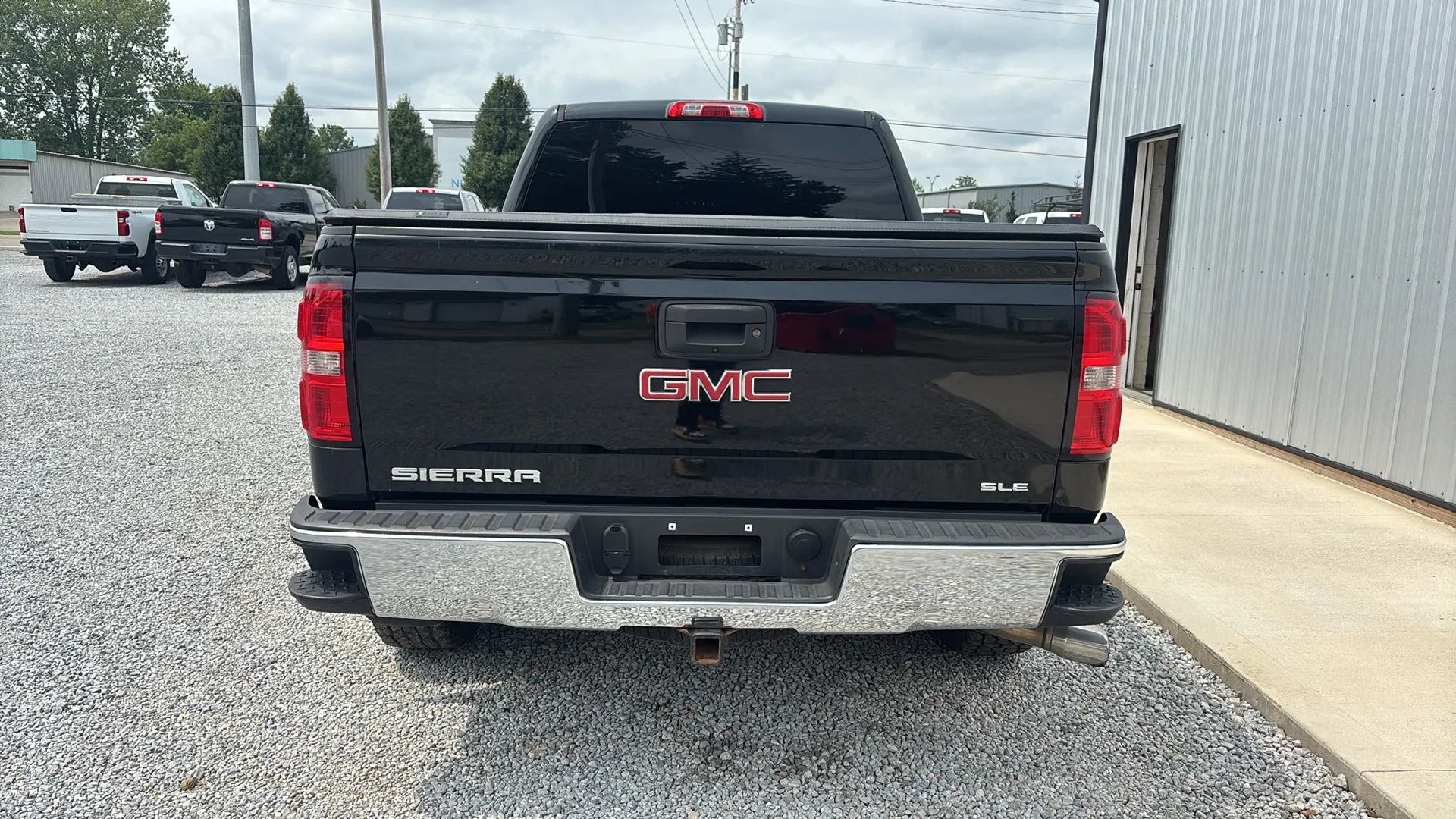 Used 2015 GMC Sierra 1500 SLE w/ SLE Value Package AWD/4WD image 4
