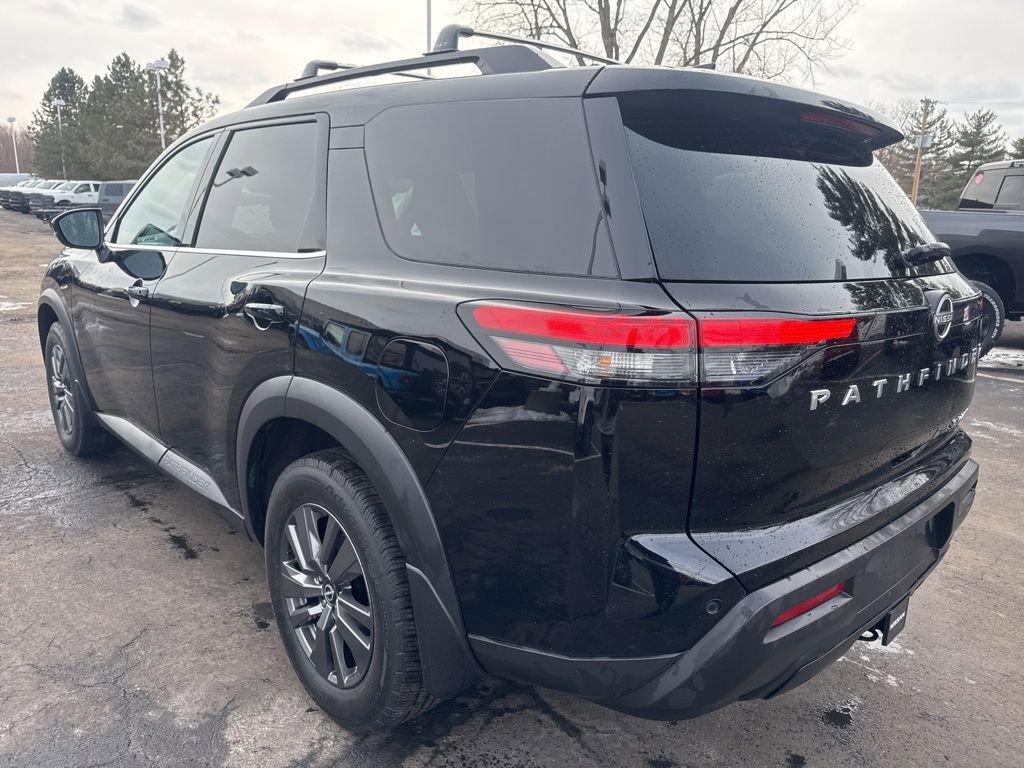 Used 2023 Nissan Pathfinder SV w/ Cargo Package image 5