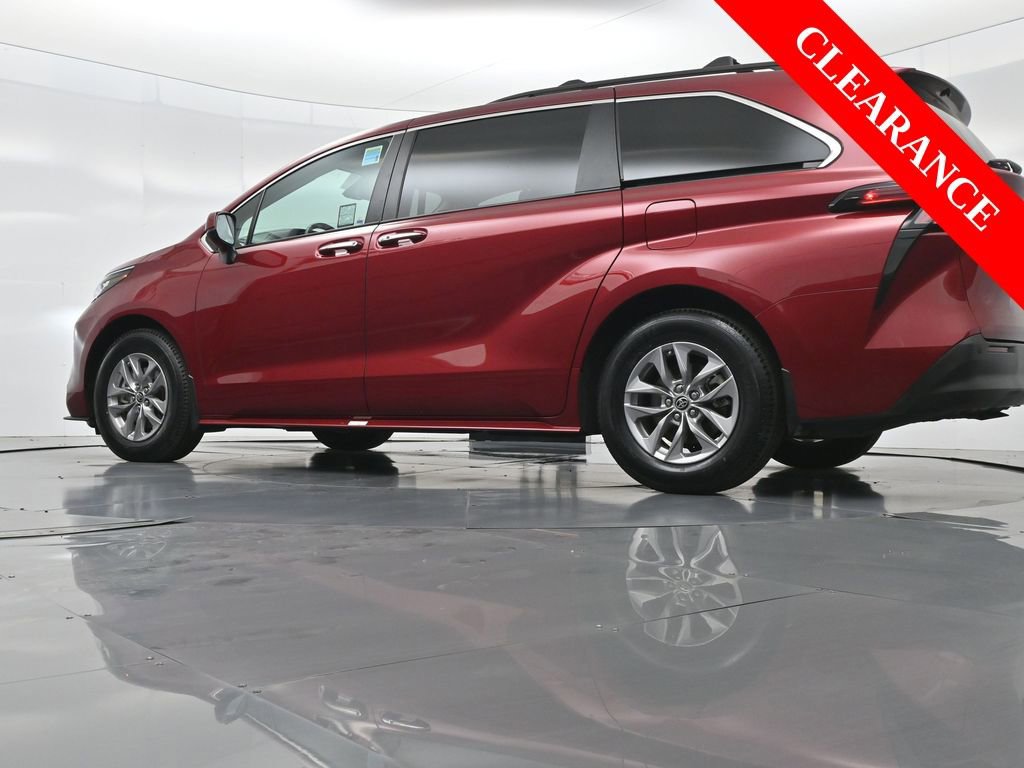 Used 2022 Toyota Sienna XLE image 53