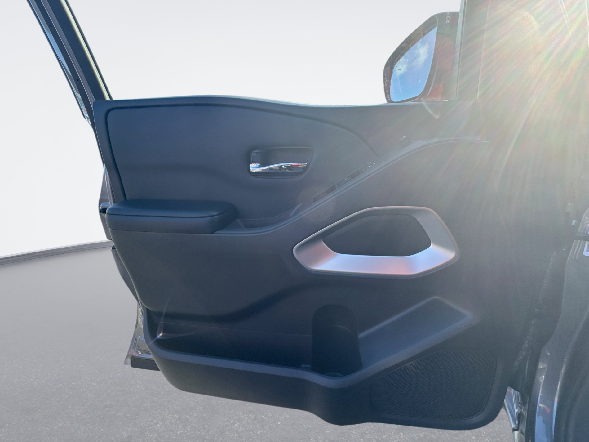 Certified 2025 Nissan Frontier SV RWD image 28