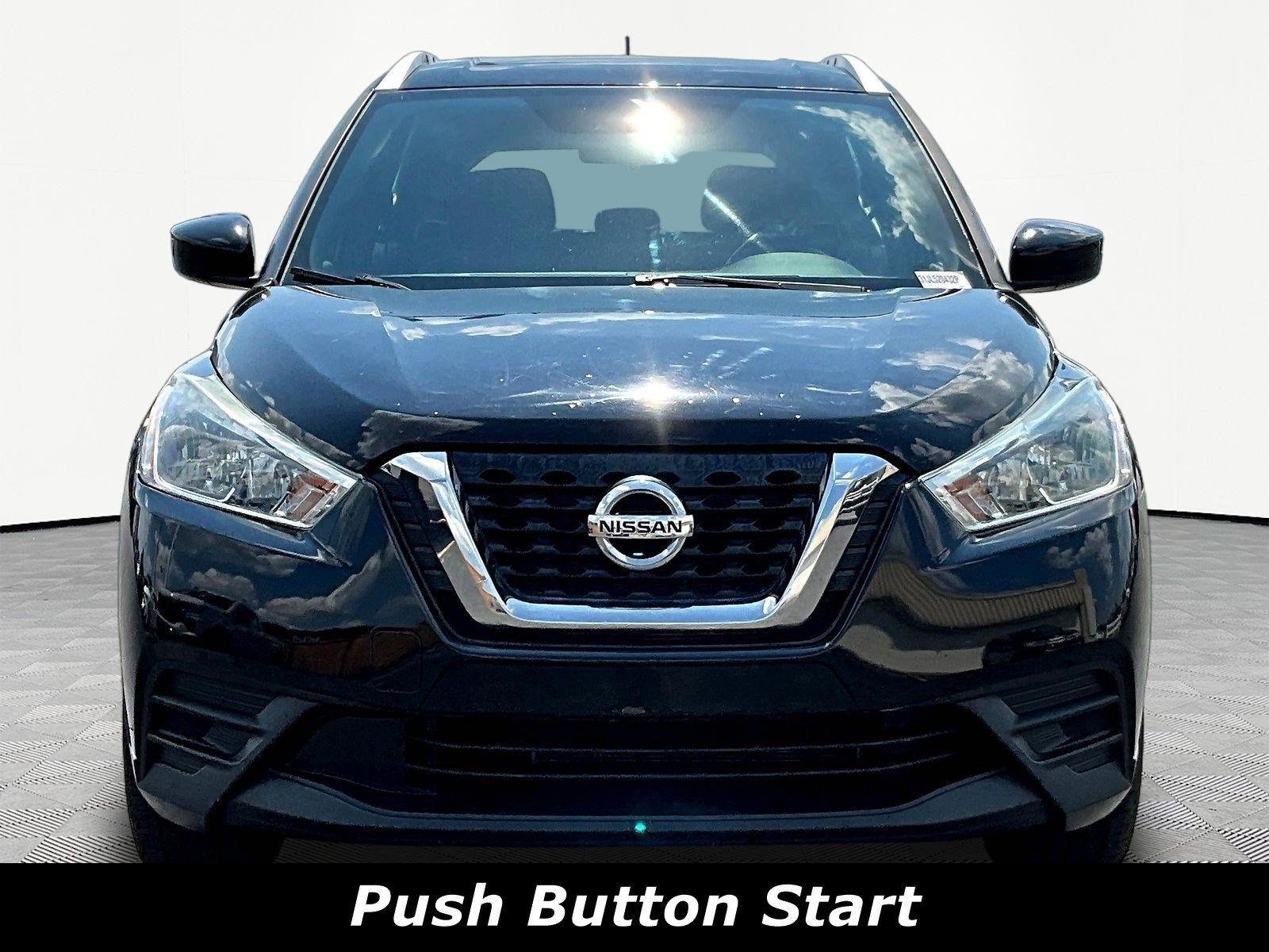Used 2018 Nissan Kicks SV FWD image 2