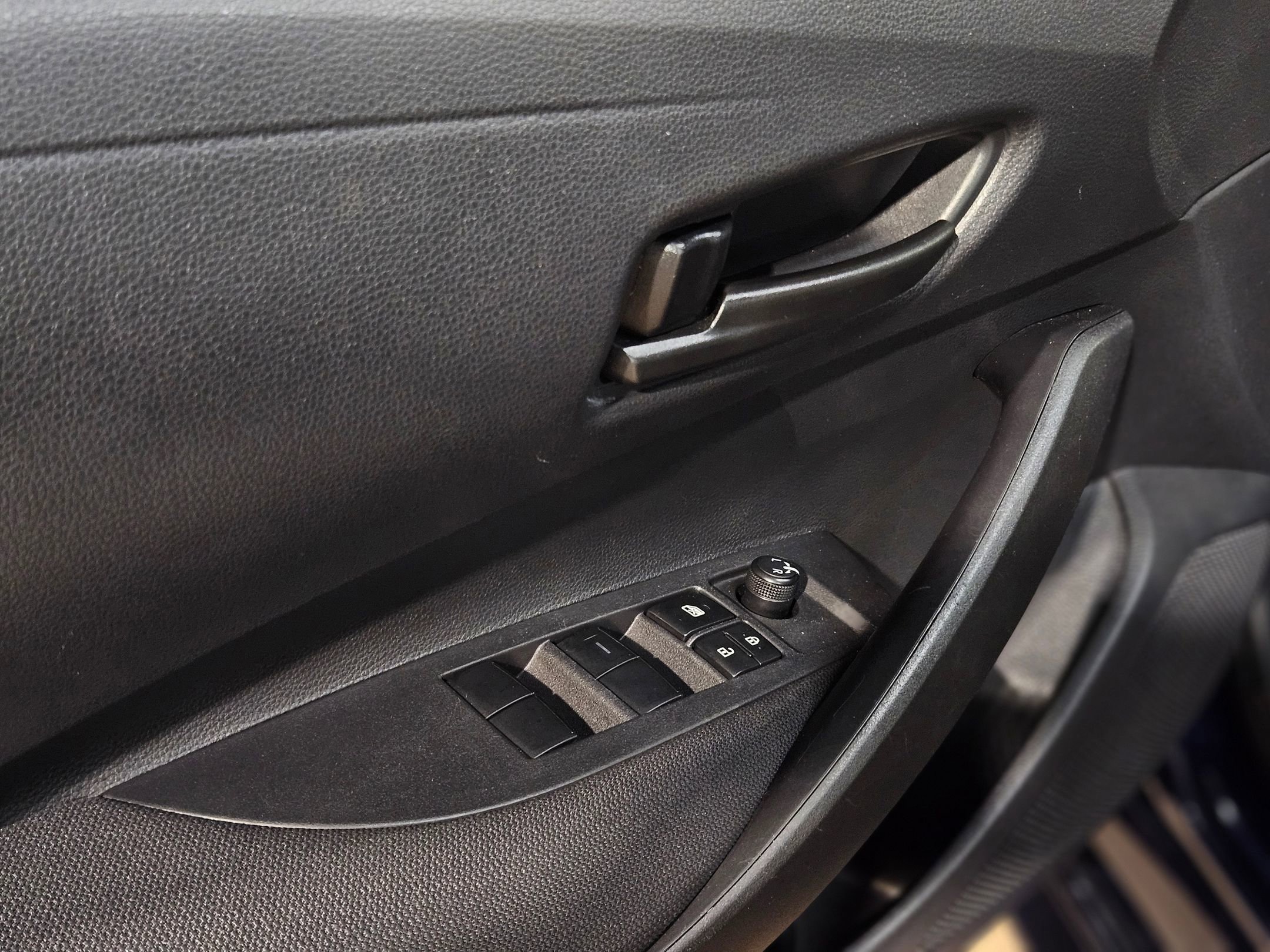 Used 2025 Toyota Corolla LE image 21