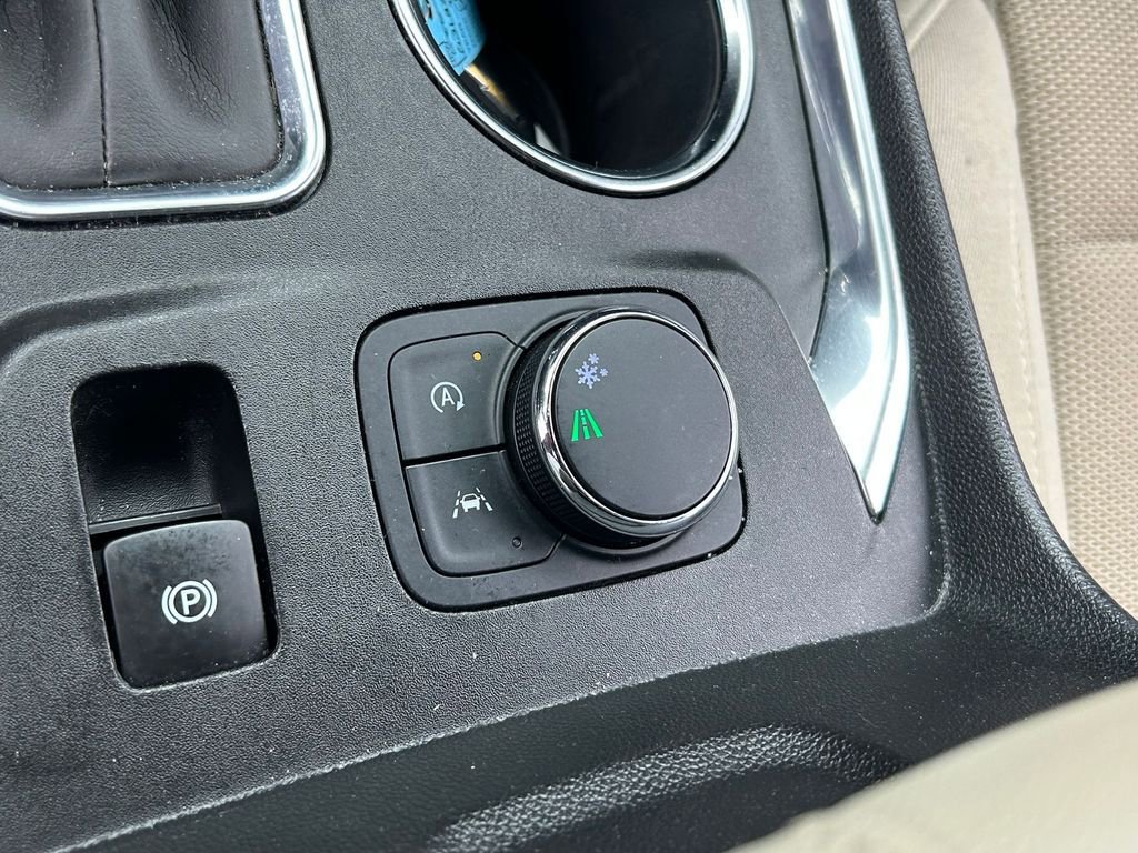 Used 2022 Chevrolet Traverse LS image 23