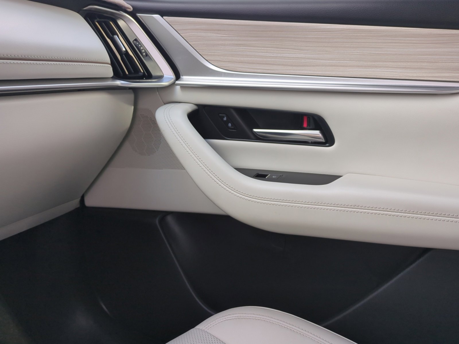 Used 2024 MAZDA CX-90 3.3 Turbo w/ Premium Plus Pkg image 16