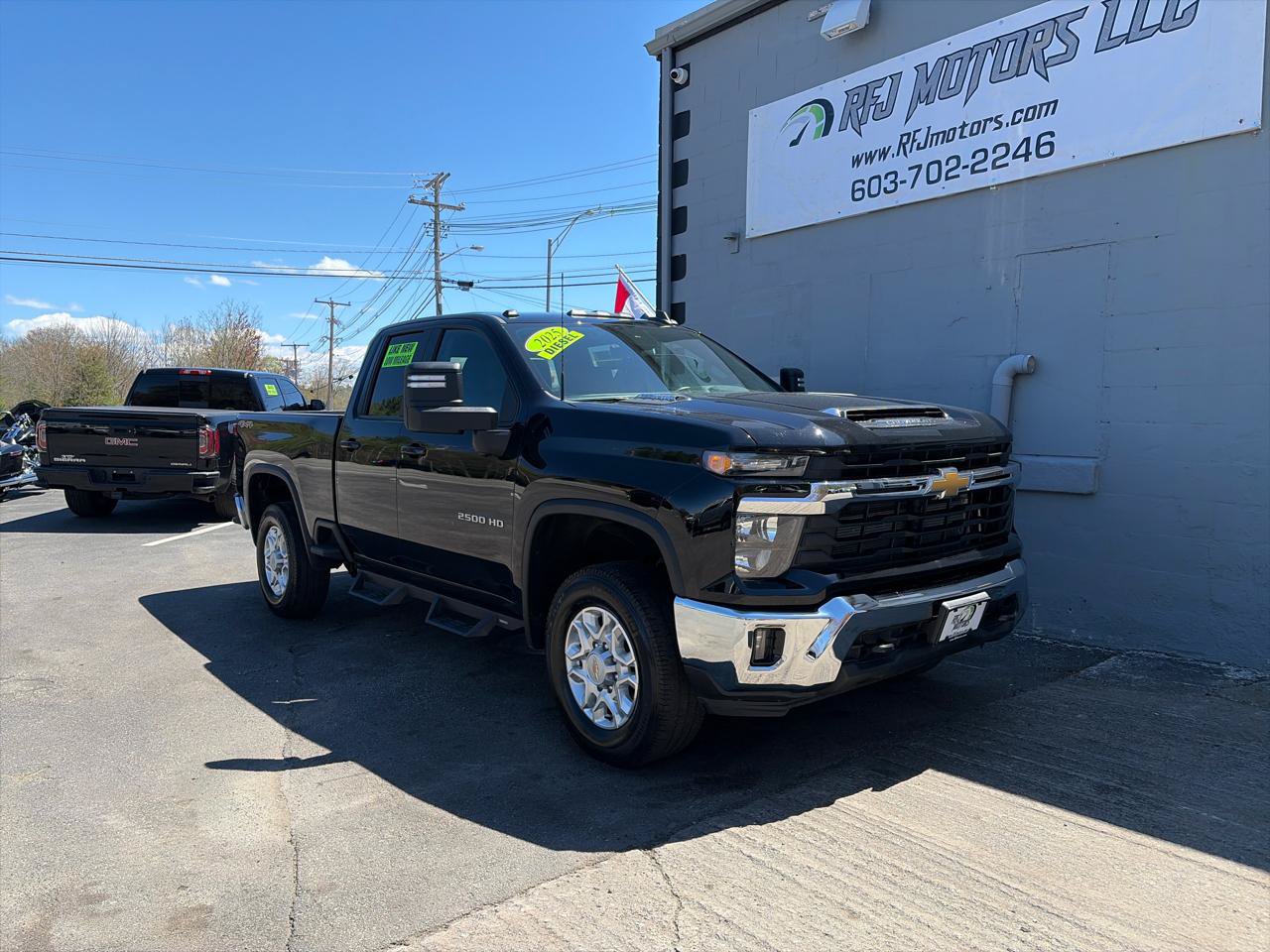 Used 2025 Chevrolet Silverado 2500 LT w/ Convenience Package AWD/4WD image 2