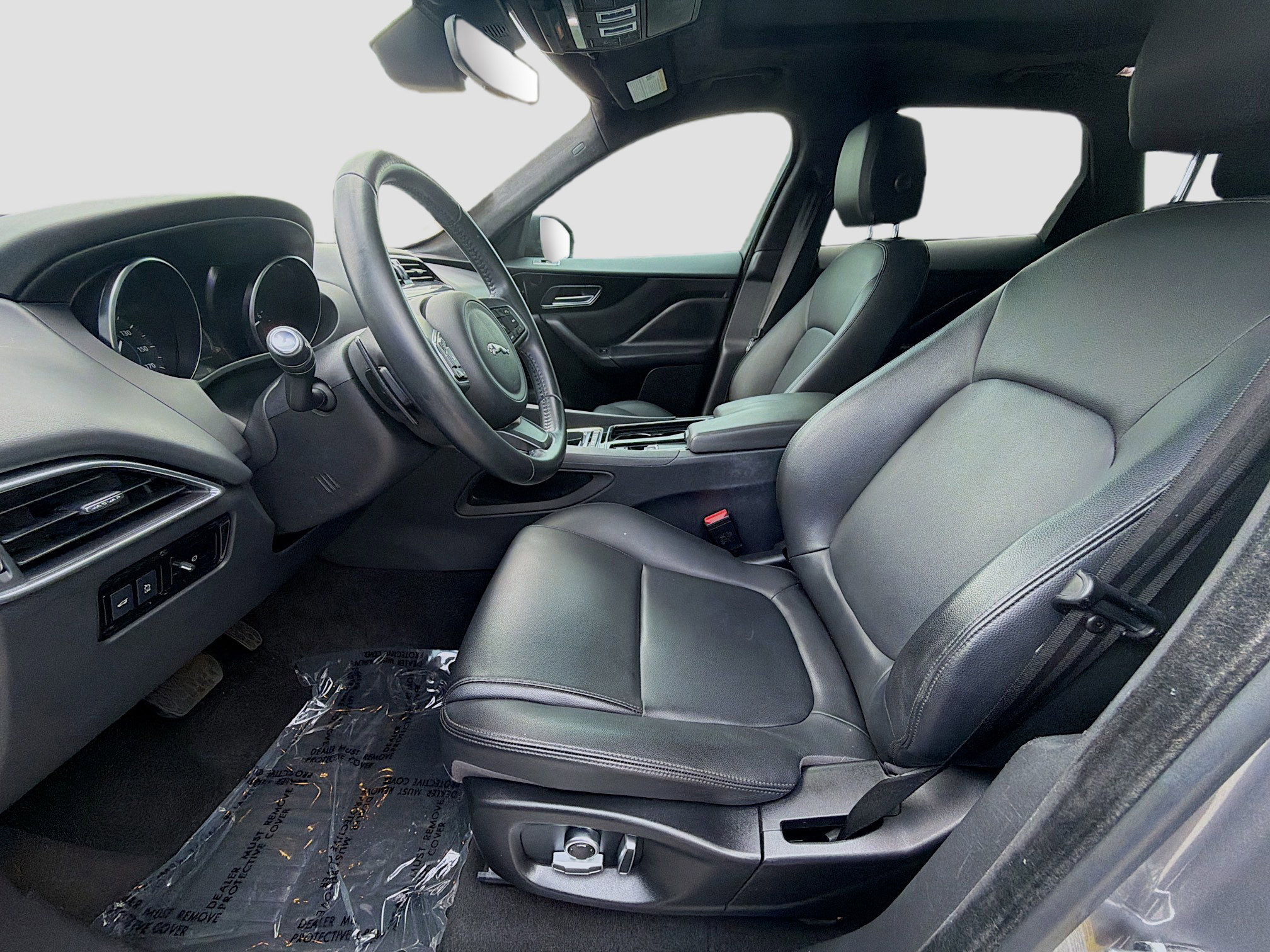 Used 2020 Jaguar F-PACE Premium image 18