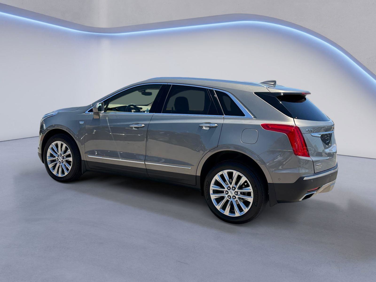 Used 2018 Cadillac XT5 Platinum w/ Driver Assist Package AWD/4WD image 10