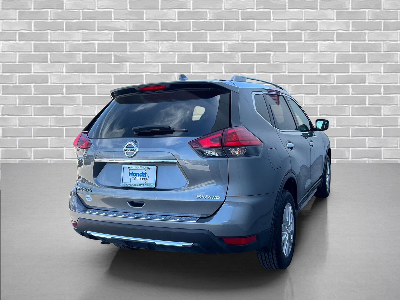 Used 2017 Nissan Rogue SV image 5
