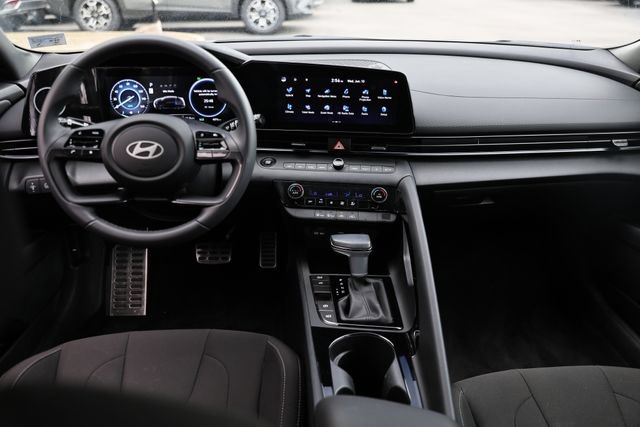 Certified 2025 Hyundai Elantra SEL FWD image 25