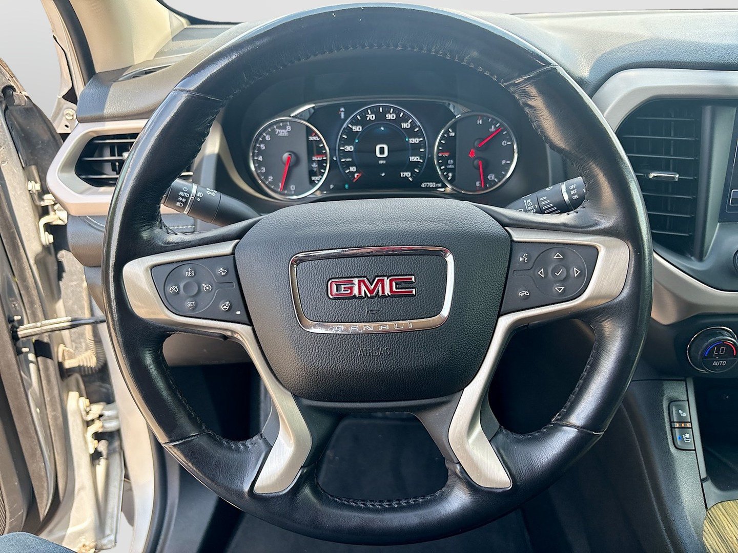 Used 2019 GMC Acadia Denali AWD/4WD image 11
