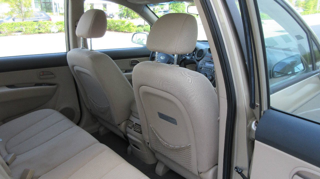 Used 2008 Kia Rondo LX FWD image 20