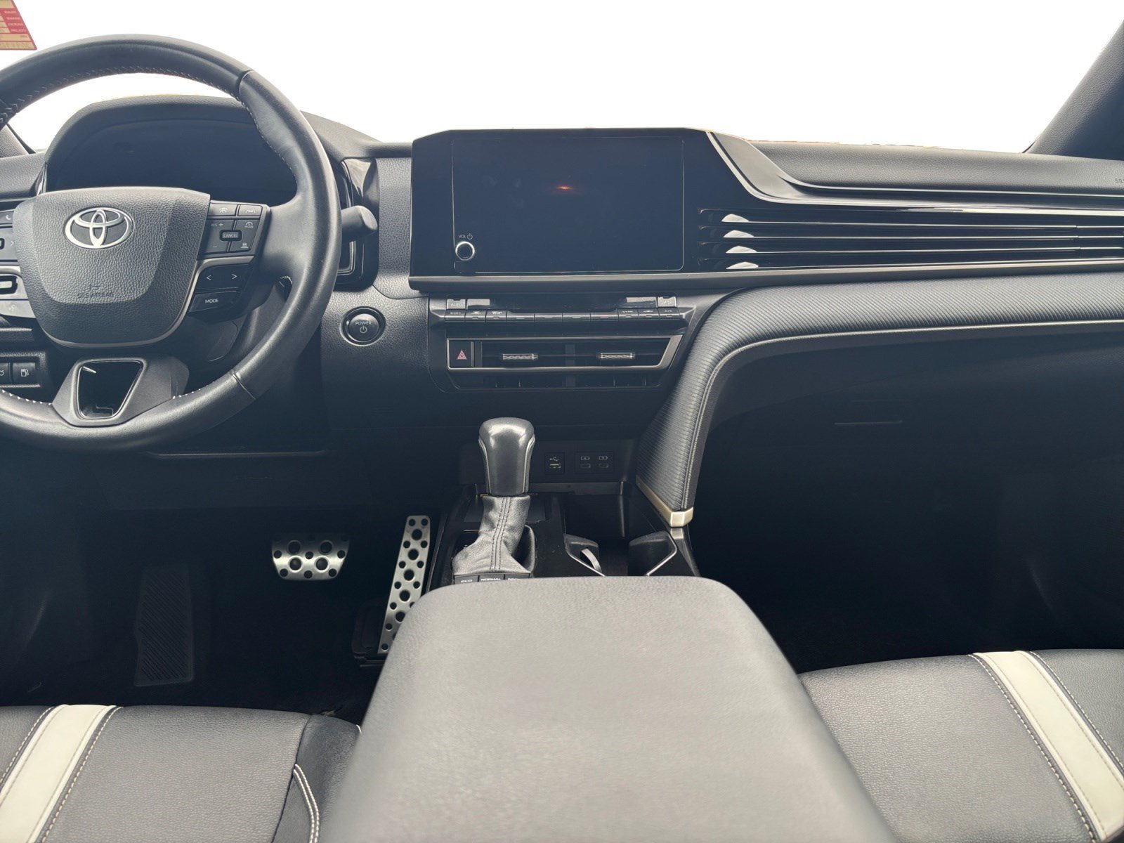 Used 2025 Toyota Camry SE FWD image 14