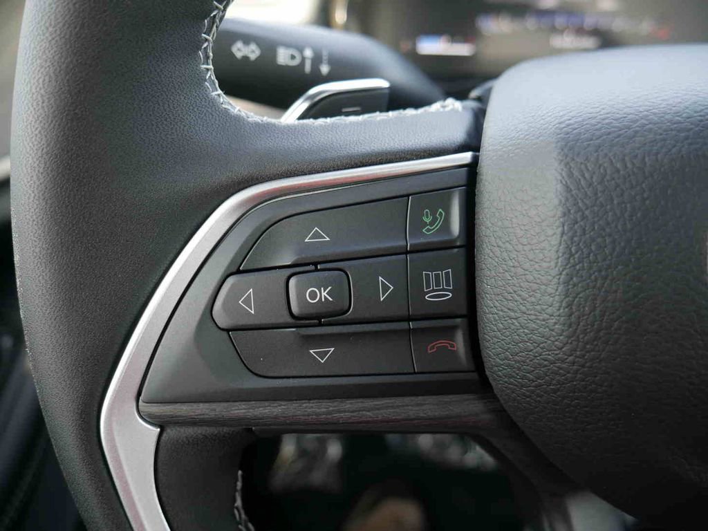 New 2025 Jeep Grand Cherokee Limited w/ Luxury Tech Group II image 41