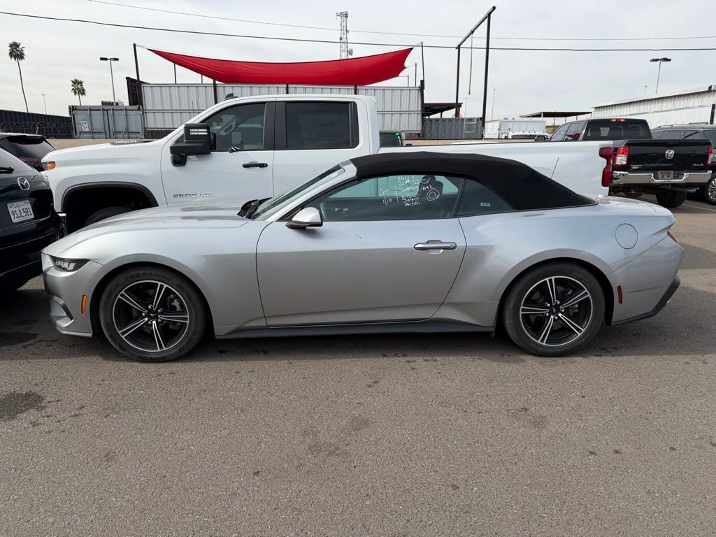 Used 2024 Ford Mustang Convertible image 4