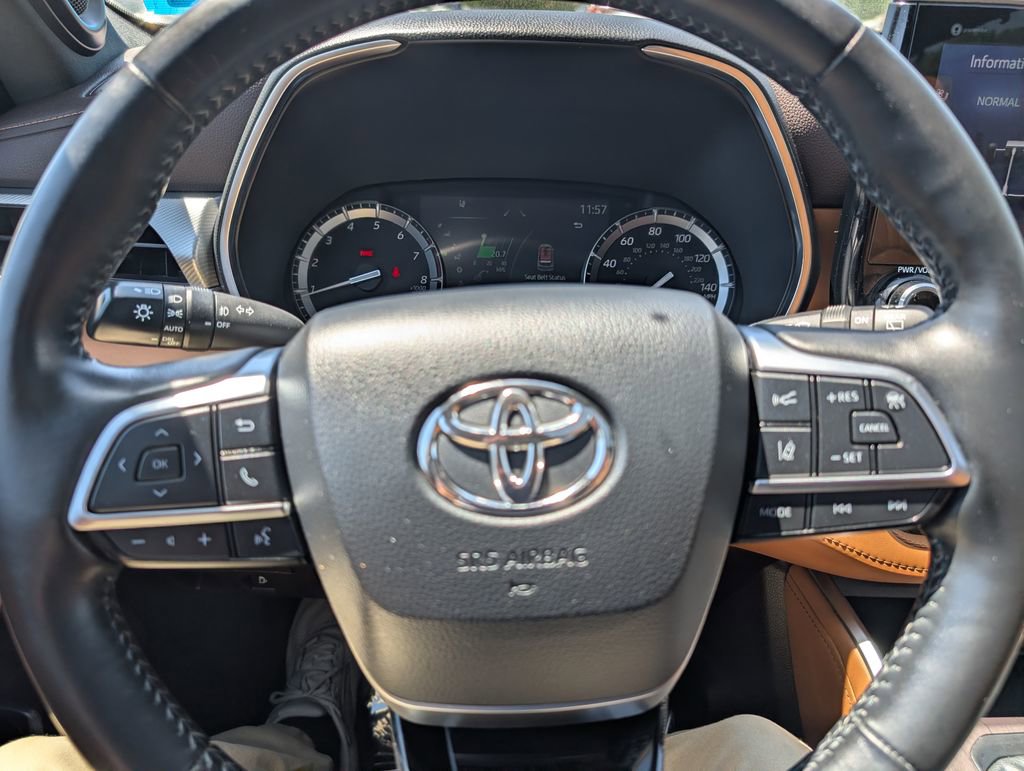 Used 2021 Toyota Highlander Platinum AWD/4WD image 28