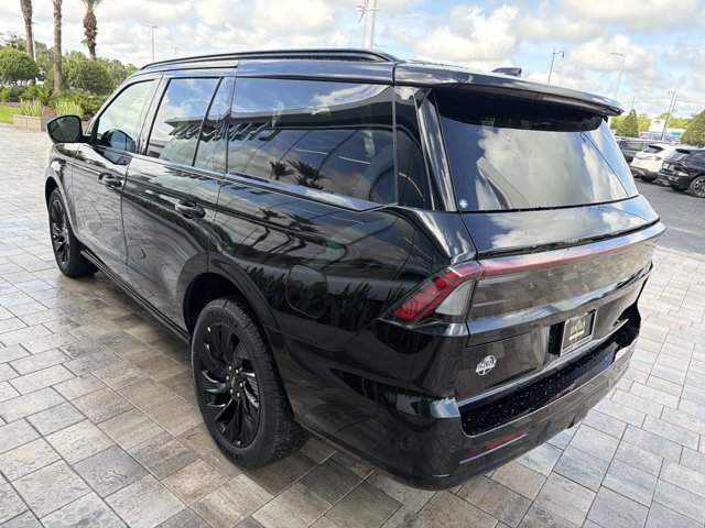 New 2026 Lincoln Navigator Reserve w/ Jet Appearance Package AWD/4WD image 4