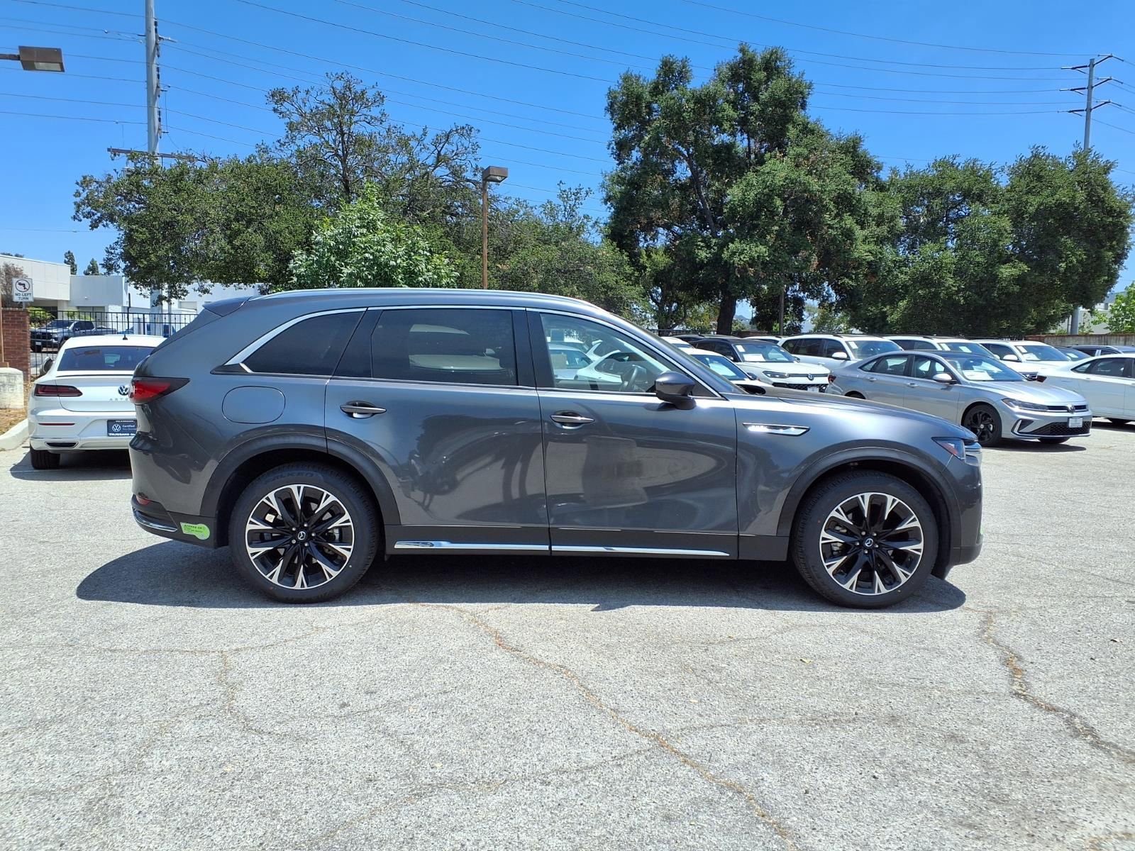Certified 2024 MAZDA CX-90 Plug-In Hybrid w/ Premium Pkg AWD/4WD image 4