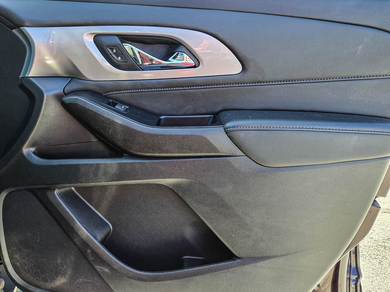 Certified 2023 Chevrolet Traverse LT w/ Rear Camera Mirror Package image 37