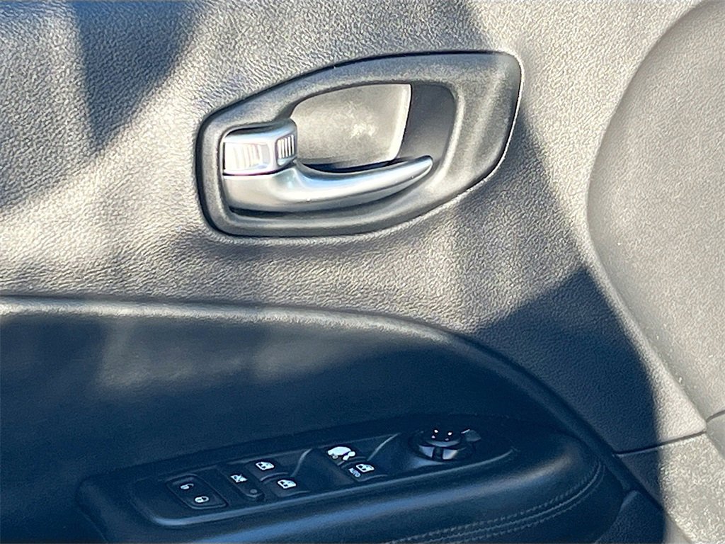 Used 2020 Jeep Compass Latitude image 17