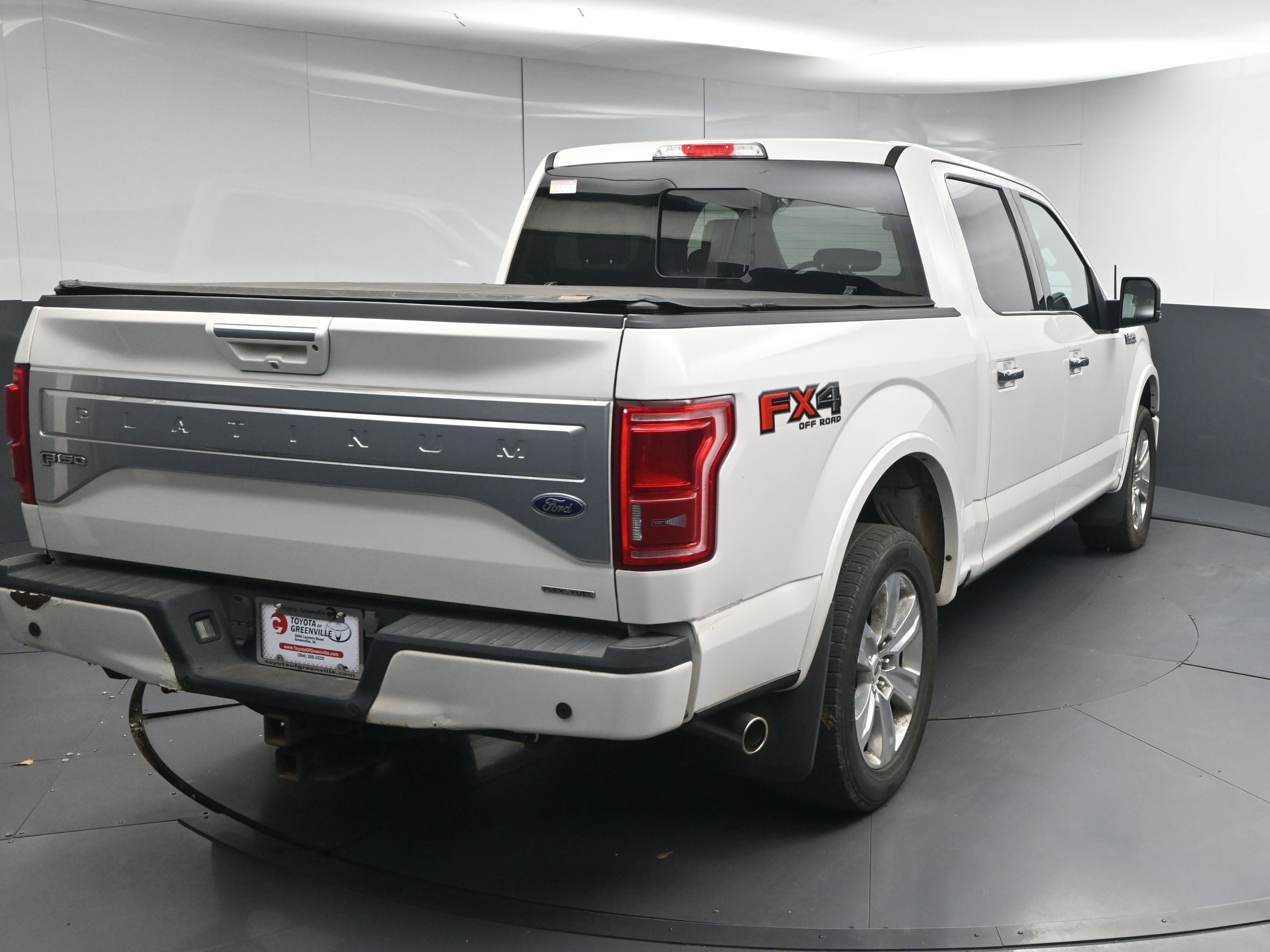 Used 2015 Ford F150 Platinum w/ Equipment Group 701A Luxury image 8