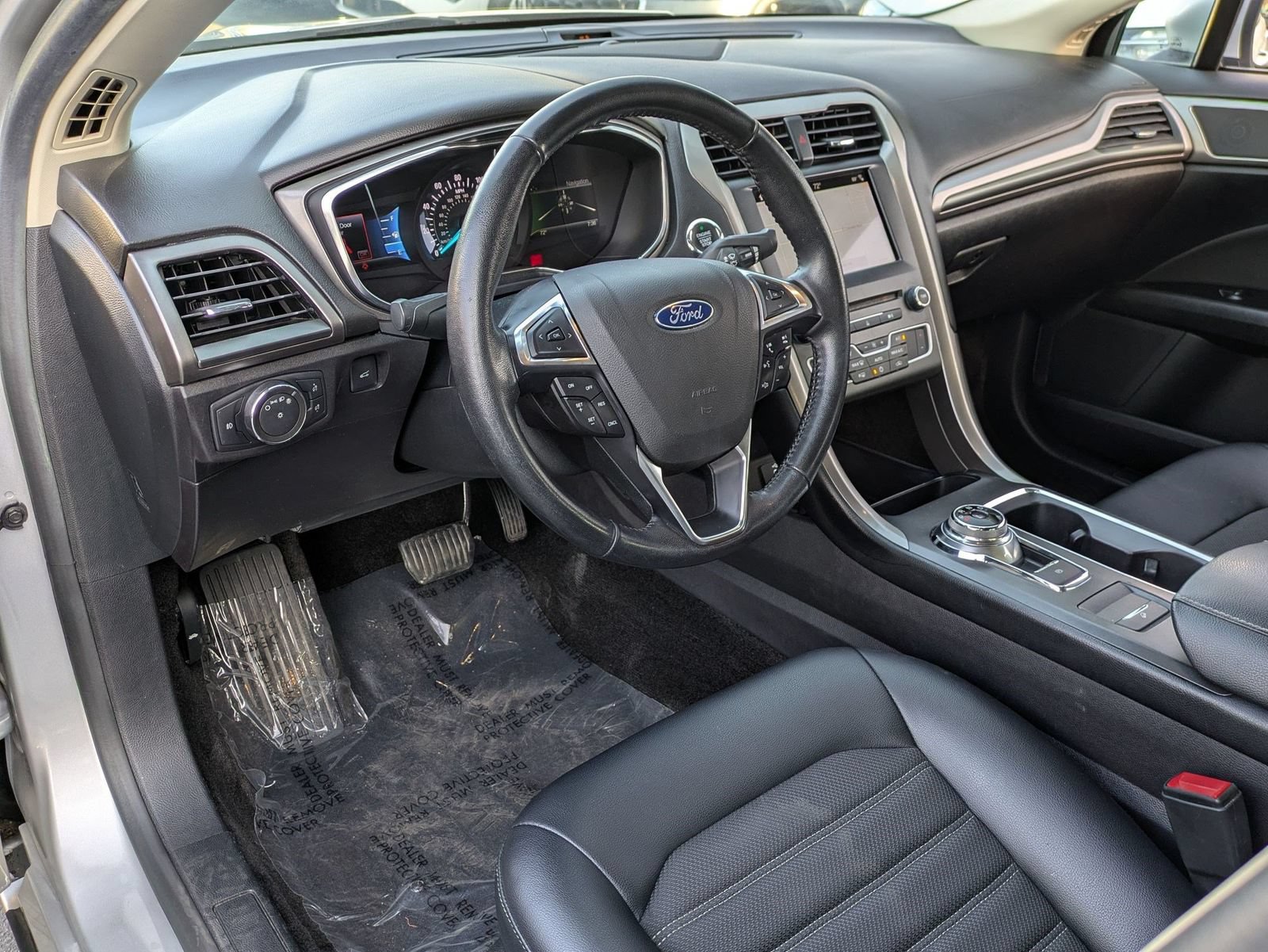 Used 2017 Ford Fusion SE w/ Equipment Group 201A FWD image 30