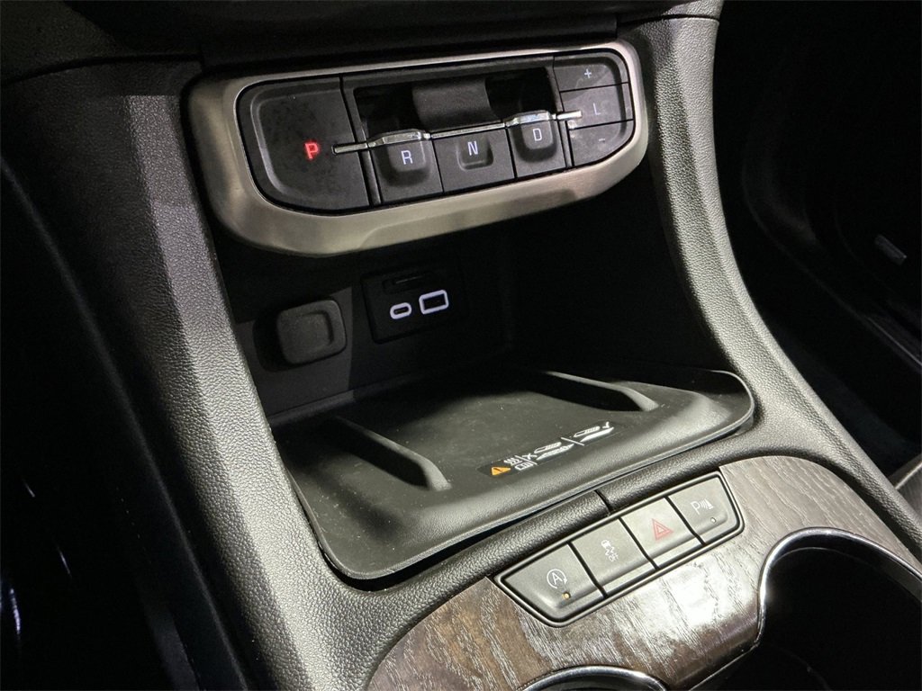 Used 2023 GMC Acadia Denali w/ Denali Technology Package image 30