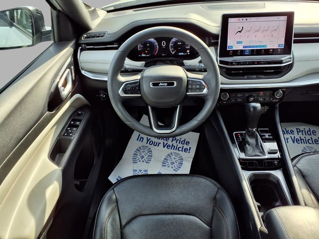 Used 2023 Jeep Compass Limited w/ Elite Group AWD/4WD image 4