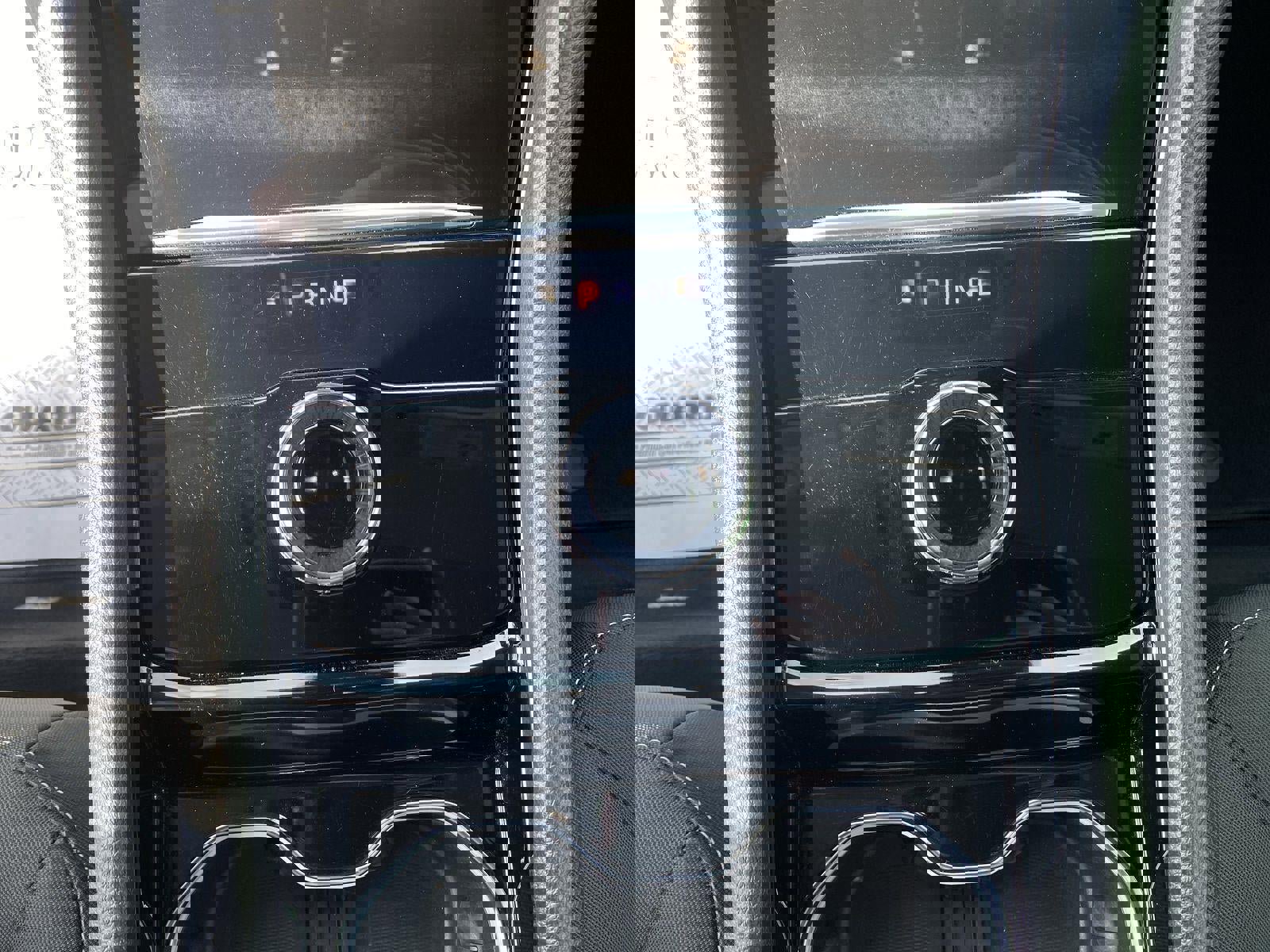 Used 2023 Jeep Grand Cherokee Laredo image 7