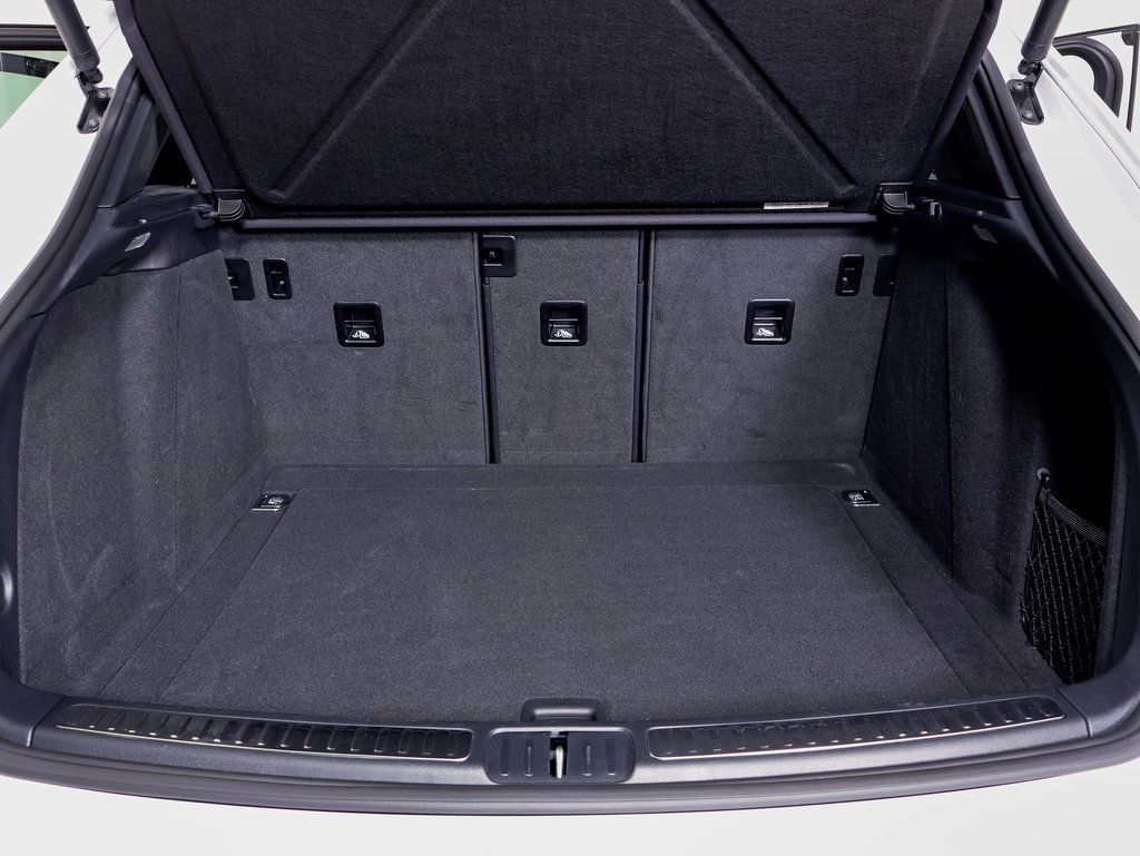 Certified 2024 Porsche Macan w/ Premium Plus Package image 12