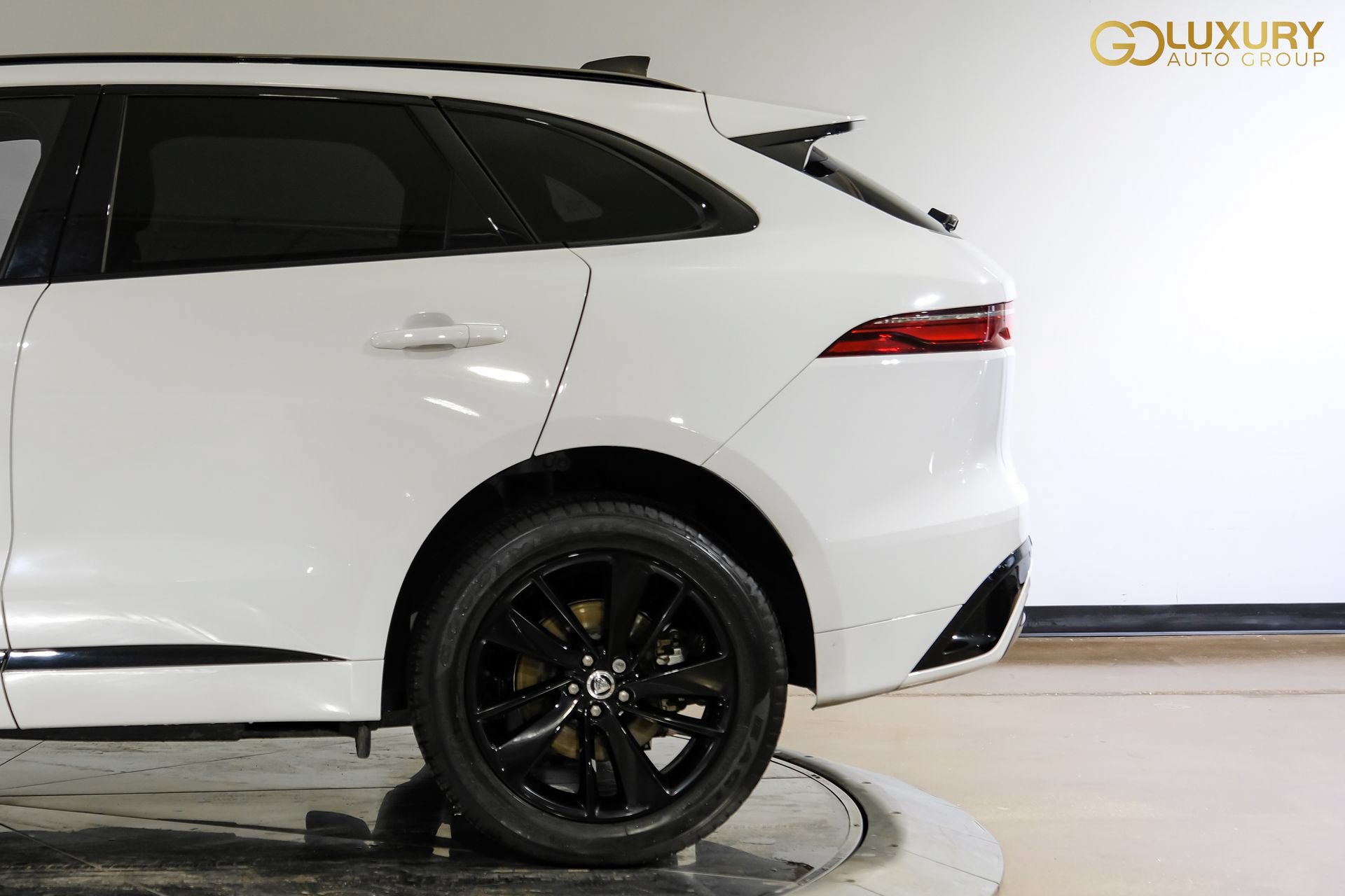 Used 2024 Jaguar F-PACE R-Dynamic S AWD/4WD image 15