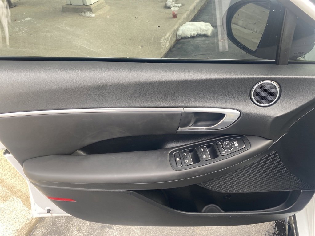 Used 2023 Hyundai Sonata SEL image 3