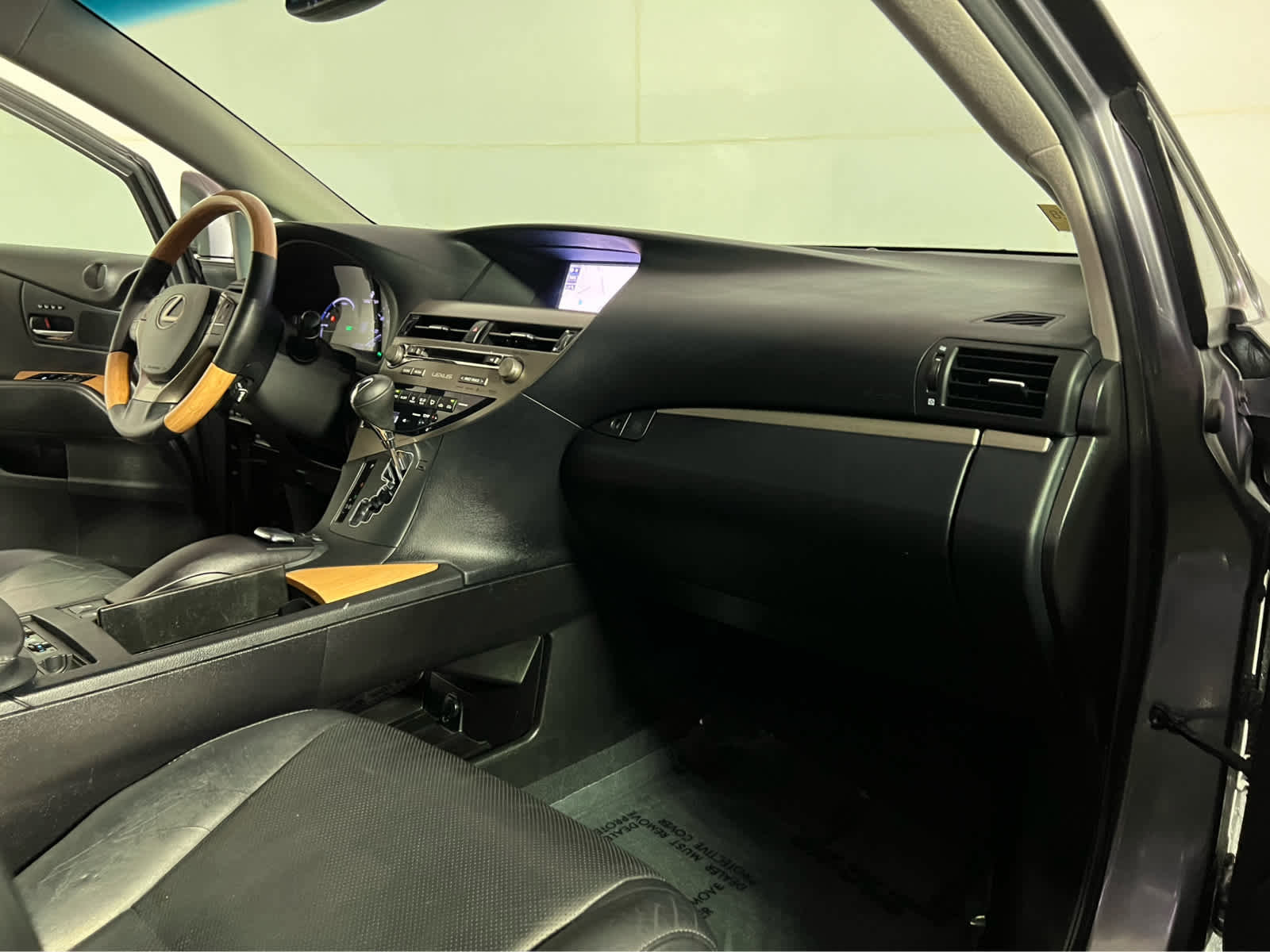 Used 2015 Lexus RX 450h AWD image 29