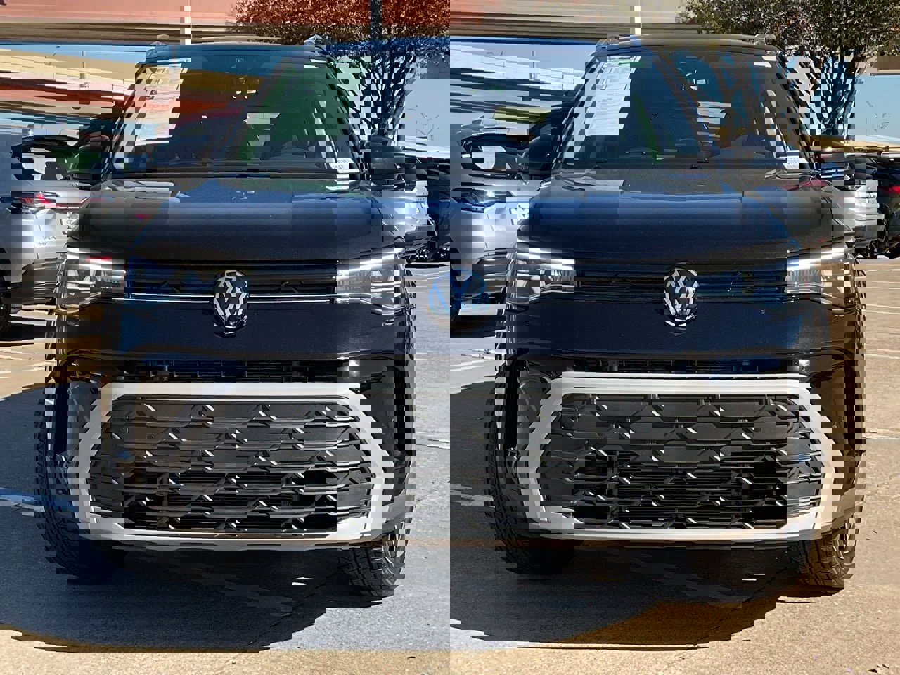 Used 2025 Volkswagen Taos SE image 3