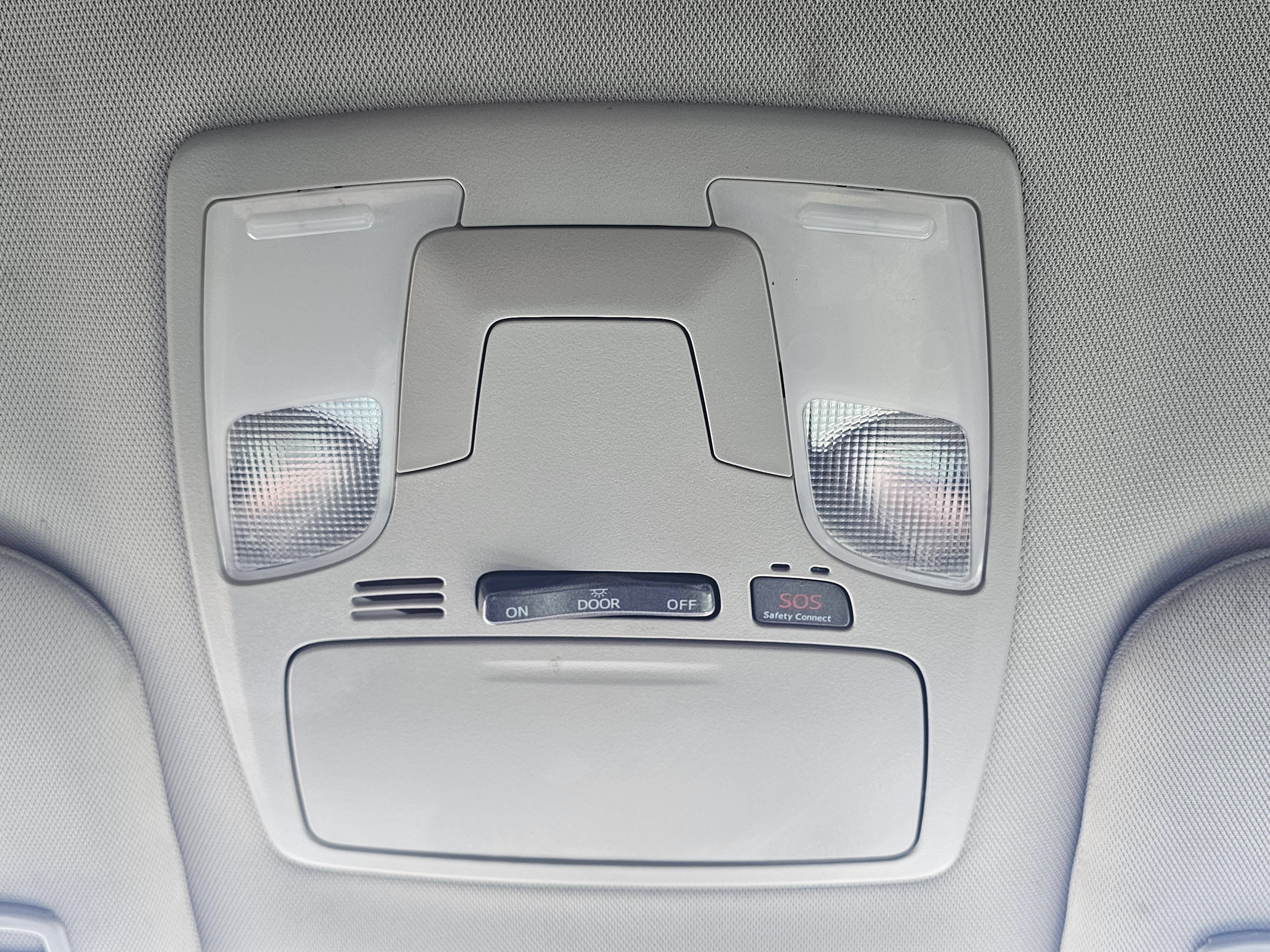 Used 2019 Toyota Sienna L w/ Carpet Mat Package FWD image 20