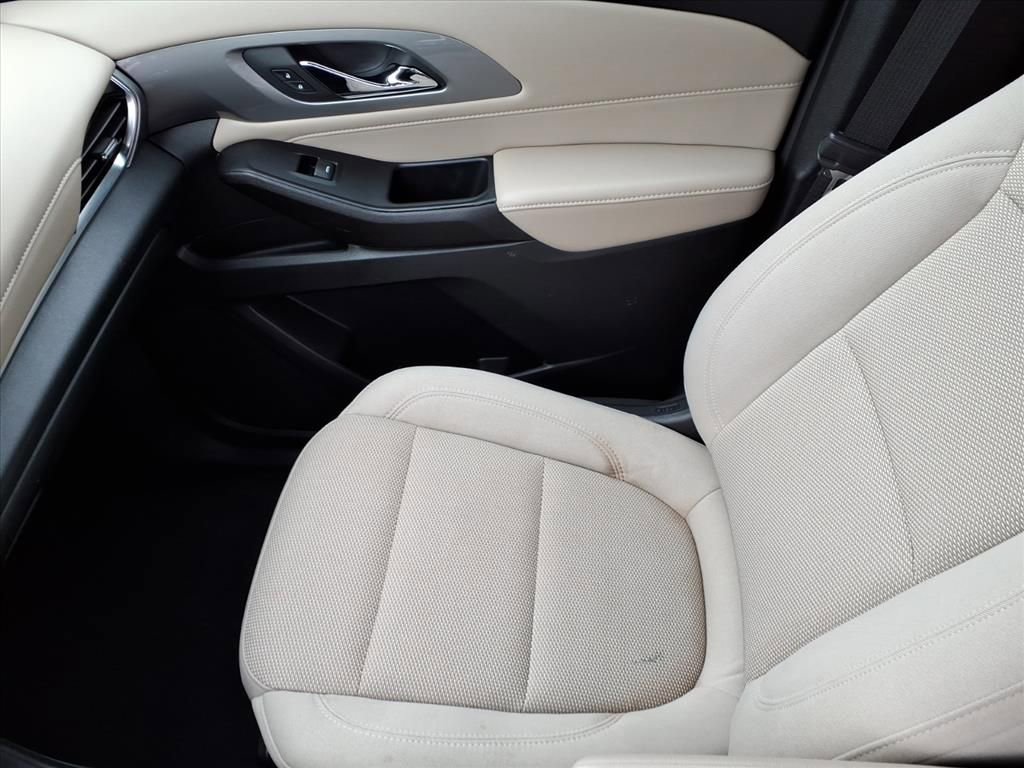 Used 2023 Chevrolet Traverse LS image 31