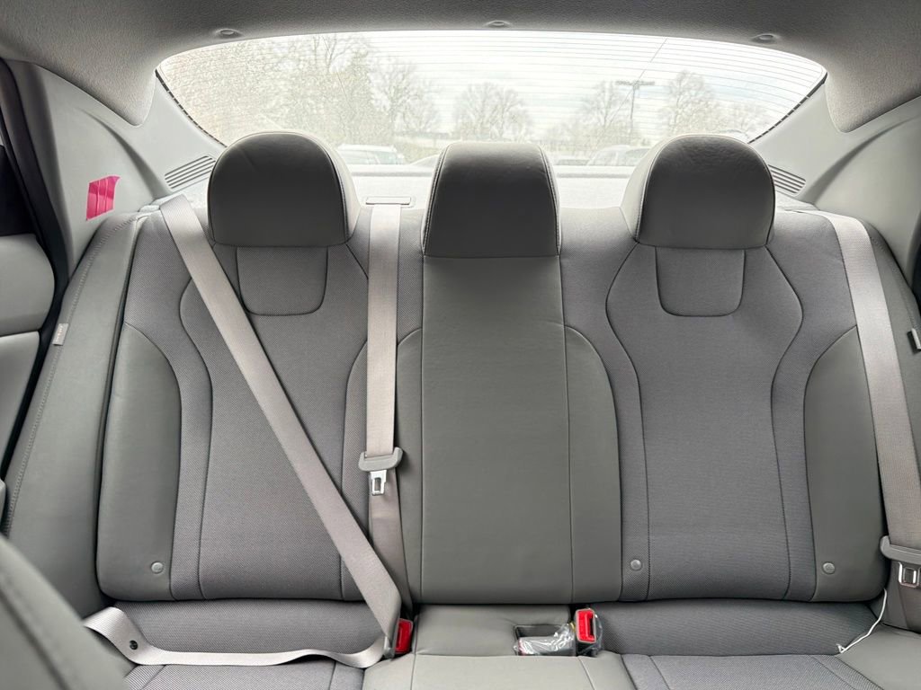 Used 2026 Hyundai Elantra SE w/ Cargo Package image 33
